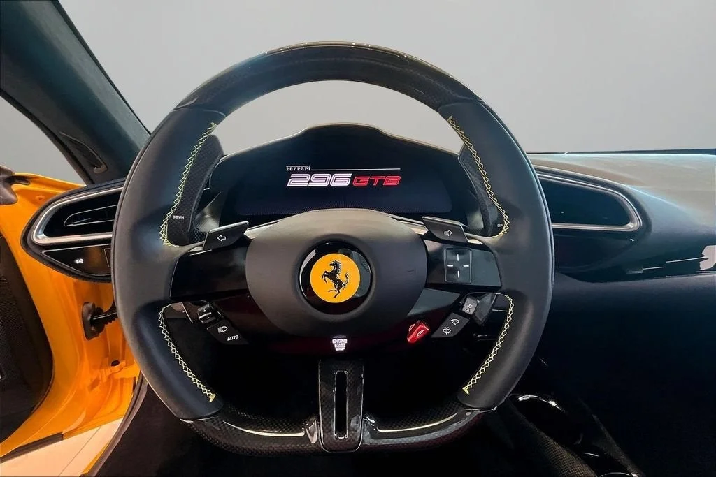 Used 2023 Giallo Triplo Strato Ferrari  image 9