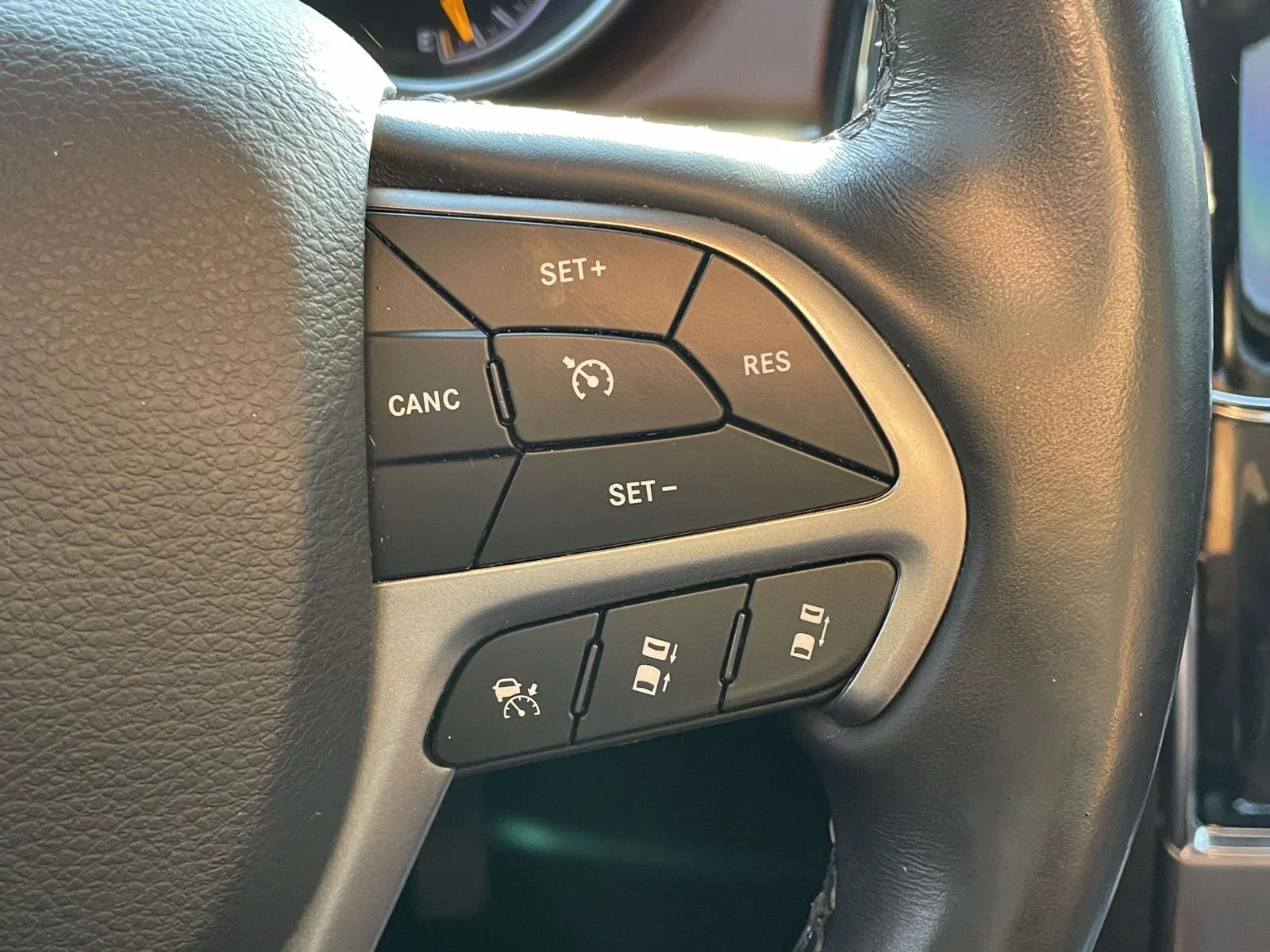 Used 2020 Diamond Black Crystal Pearlcoat Jeep Overland image 11