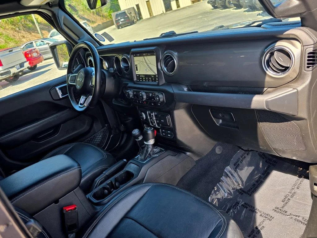 Used 2022 Gray Jeep Unlimited Sahara image 28