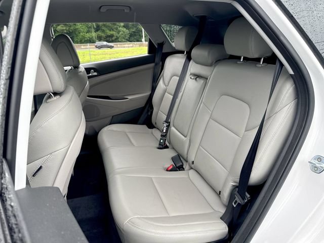 Used 2017 White Hyundai SE image 21
