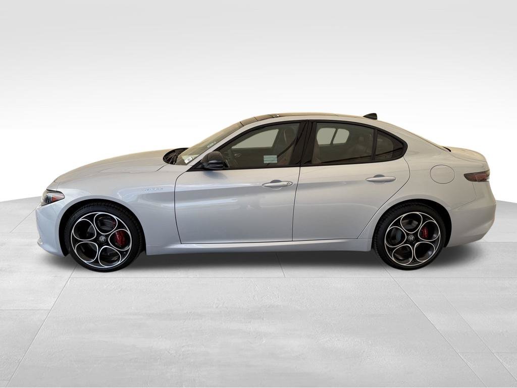 New 2026 Moonlight Gray Metallic Exterior Paint Alfa Romeo Base image 8