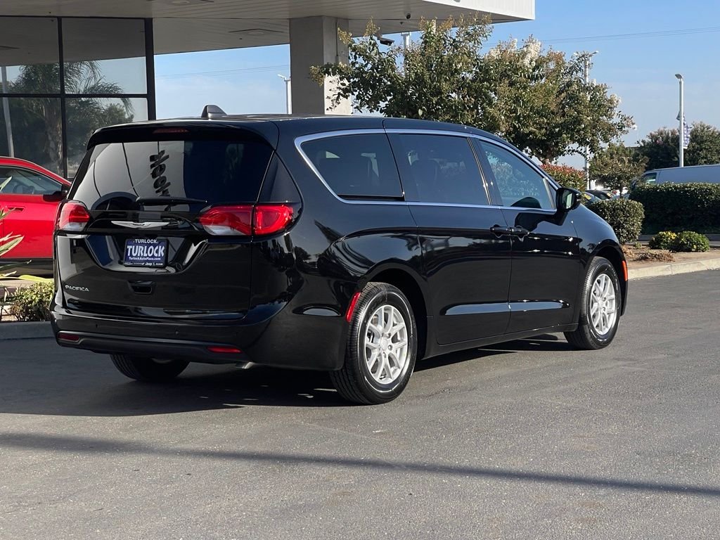 New 2027 Diamond Black Crystal Pearl-Coat Exterior Paint Chrysler LX image 6