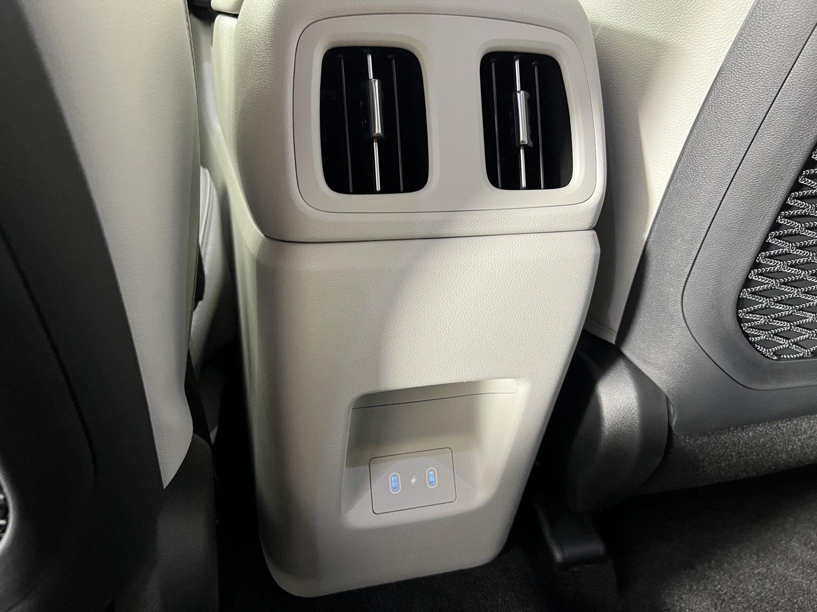 Used 2025 Phantom Black Hyundai Limited image 28
