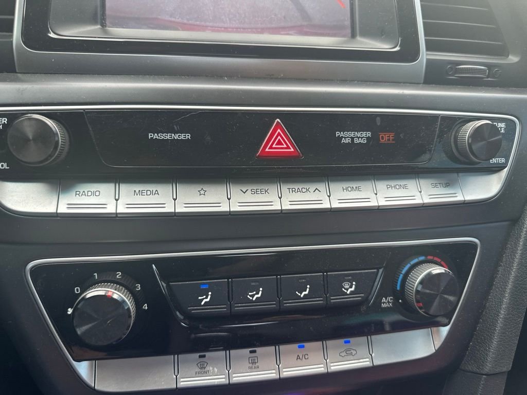 Used 2019 Red Hyundai SE image 15