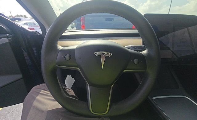 Used 2022  Tesla Base image 15