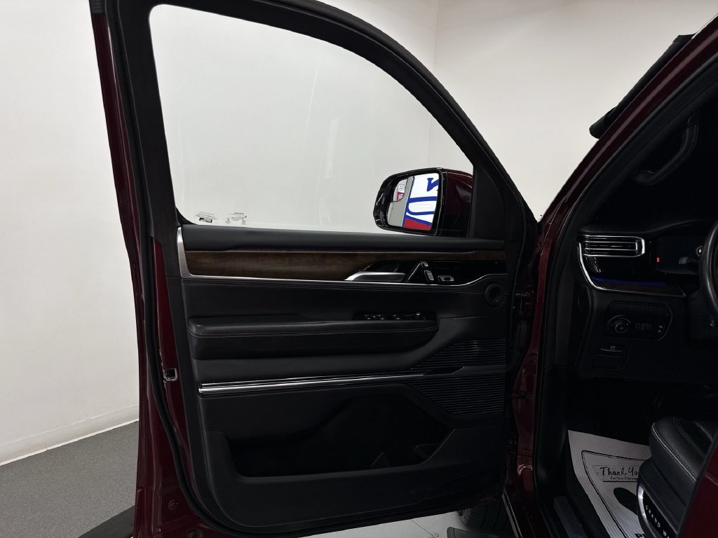 Used 2022 Velvet Jeep Series II image 14