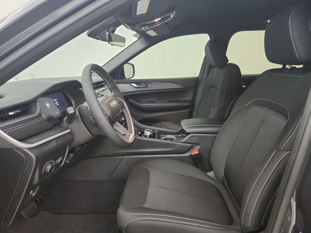 New 2026 Baltic Gray Metallic Clearcoat Jeep Laredo image 18