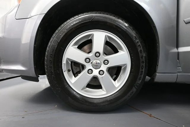 Used 2013 Silver Dodge SXT image 16