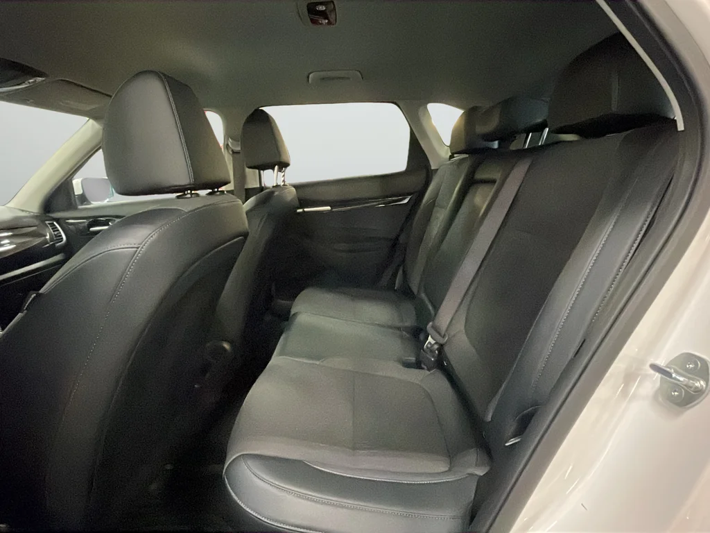 Used 2024 White Kia S image 27