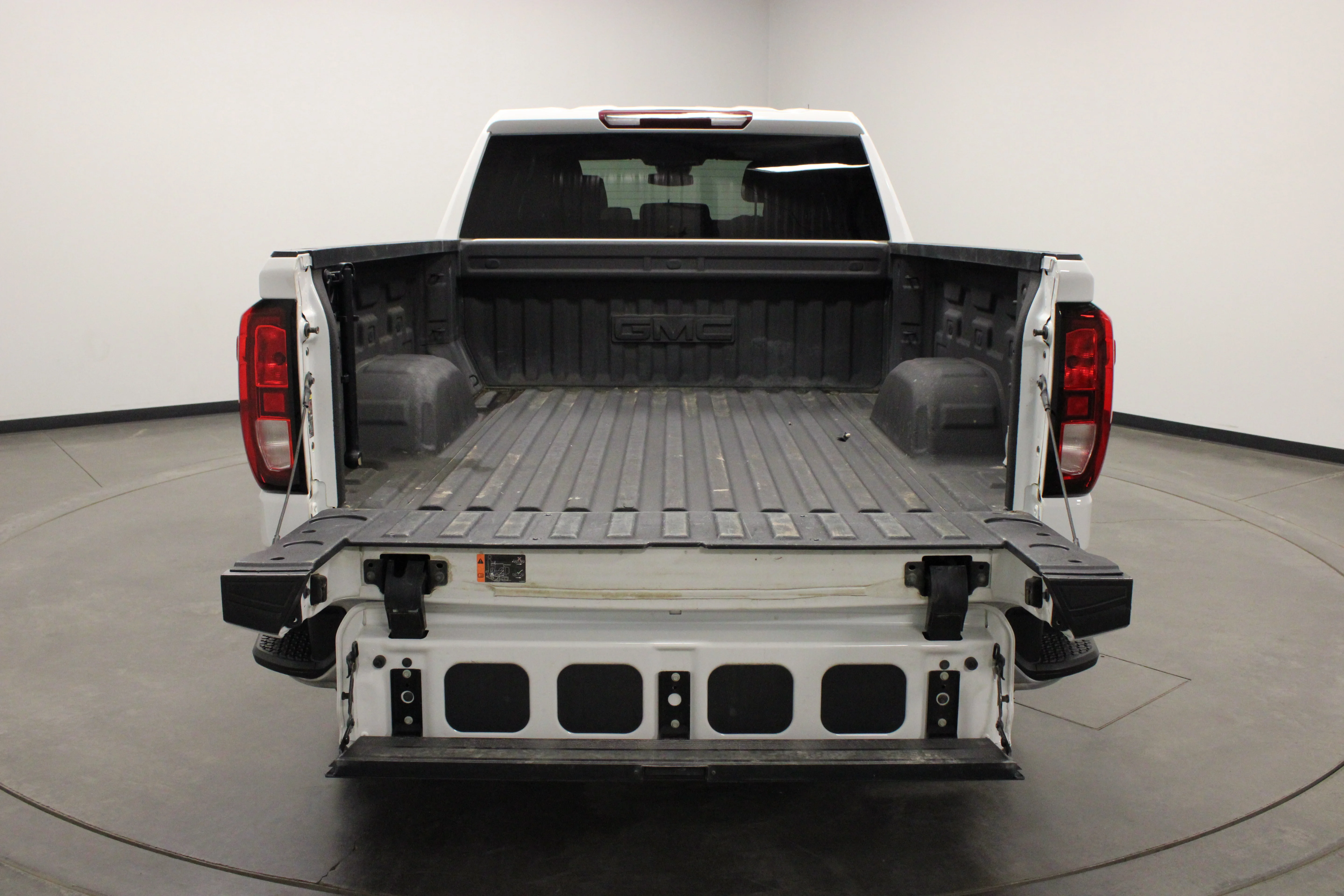 Used 2023 Summit White GMC SLE image 13