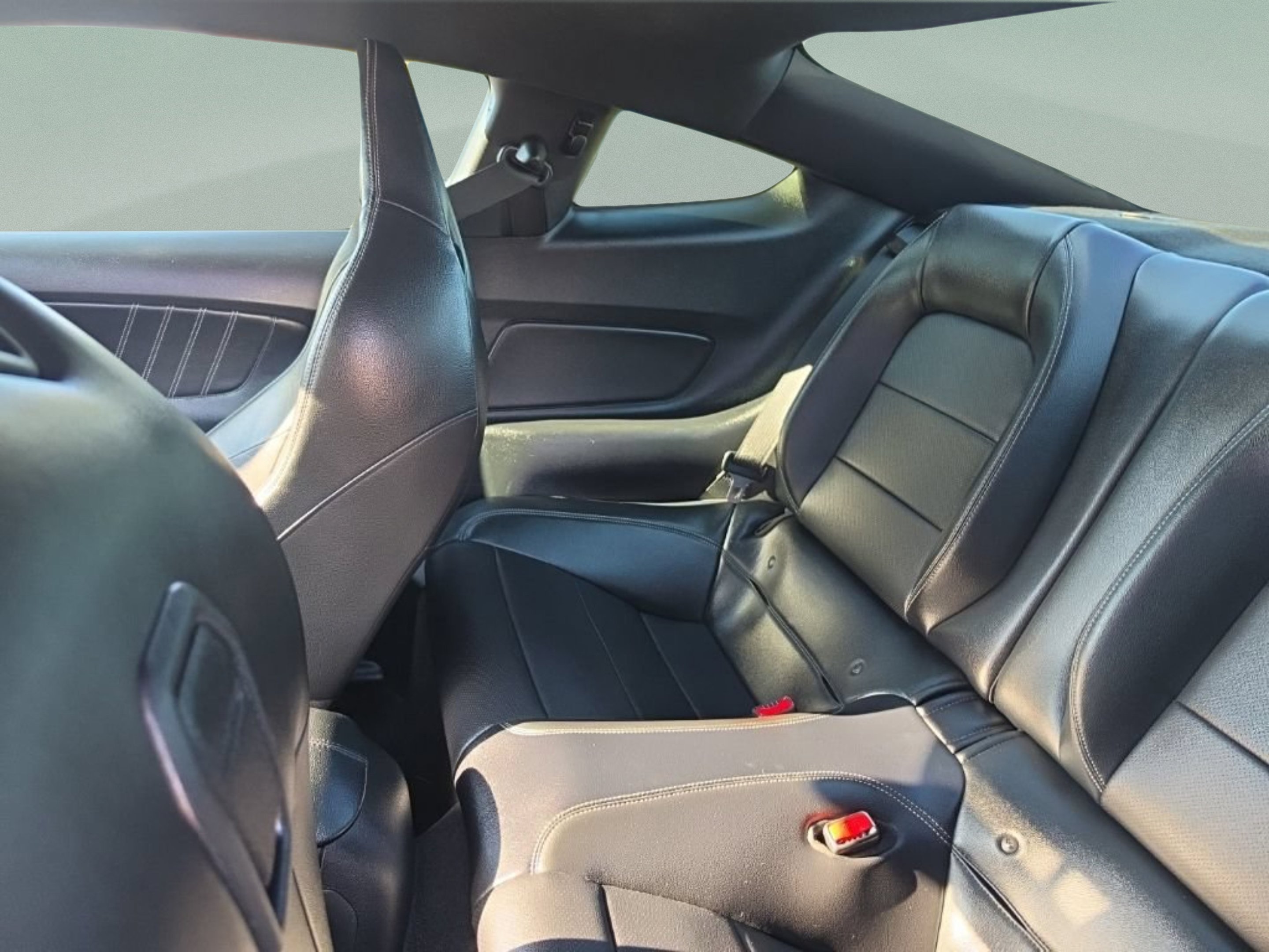Used 2015 Black Ford GT Premium image 26