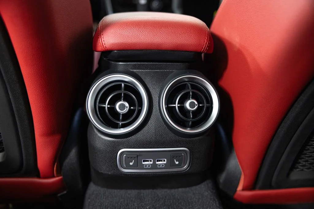 New 2026 Milano White Exterior Paint Alfa Romeo Veloce image 32