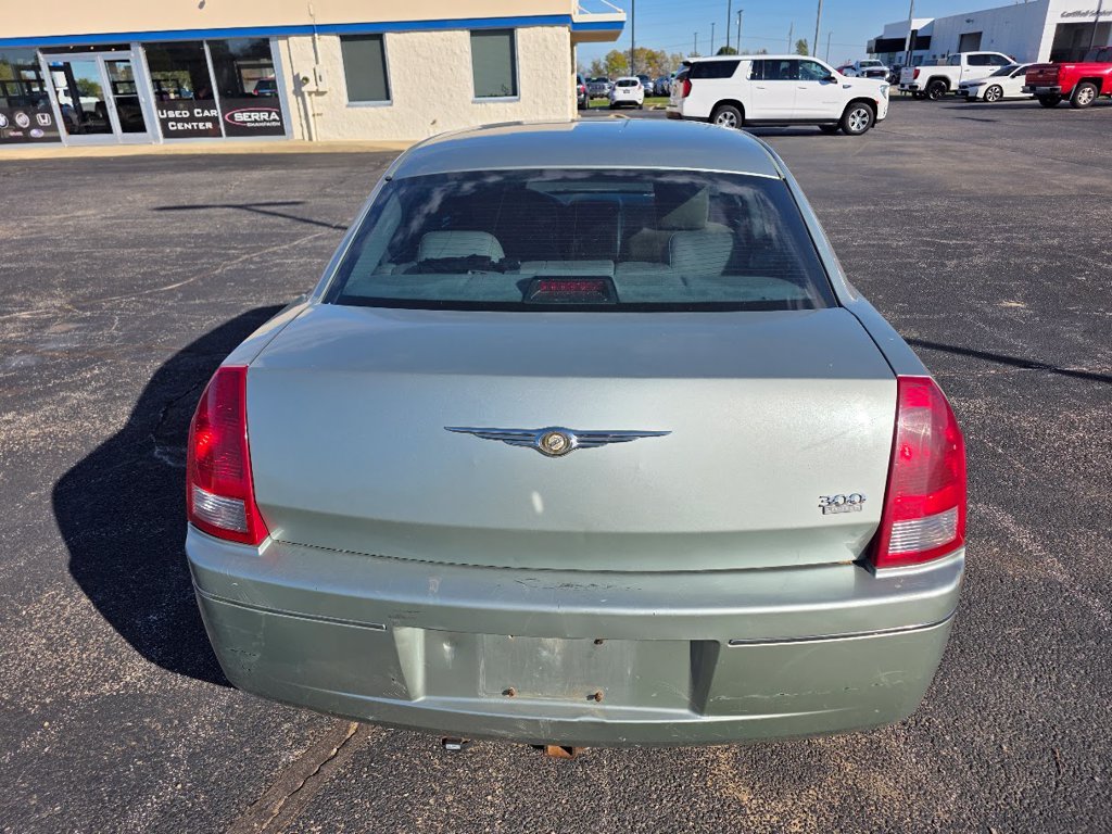 Used 2006 Satin Jade Pearl Chrysler Limited image 3
