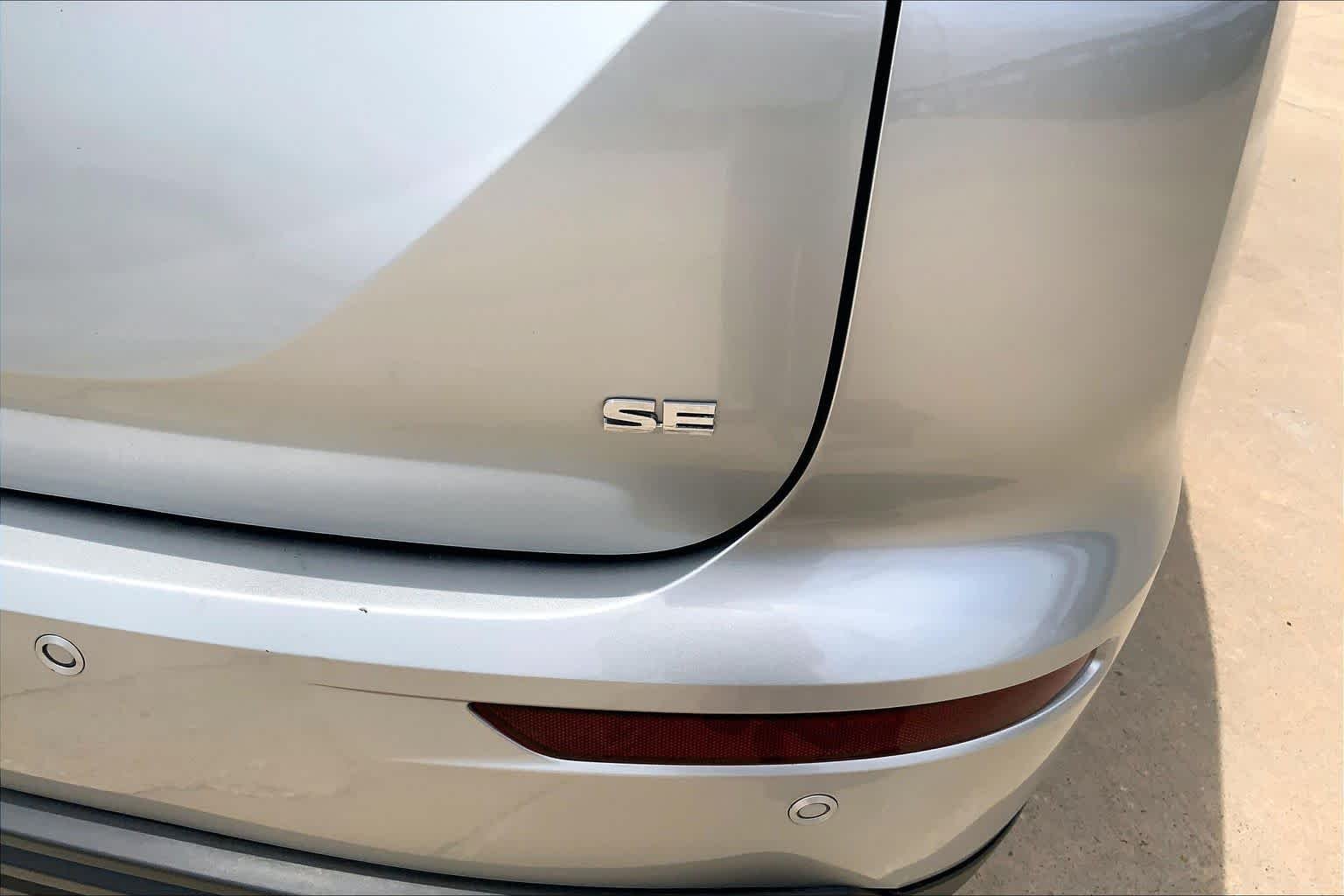 Used 2025 Alloy Silver Metallic Mitsubishi SE image 10