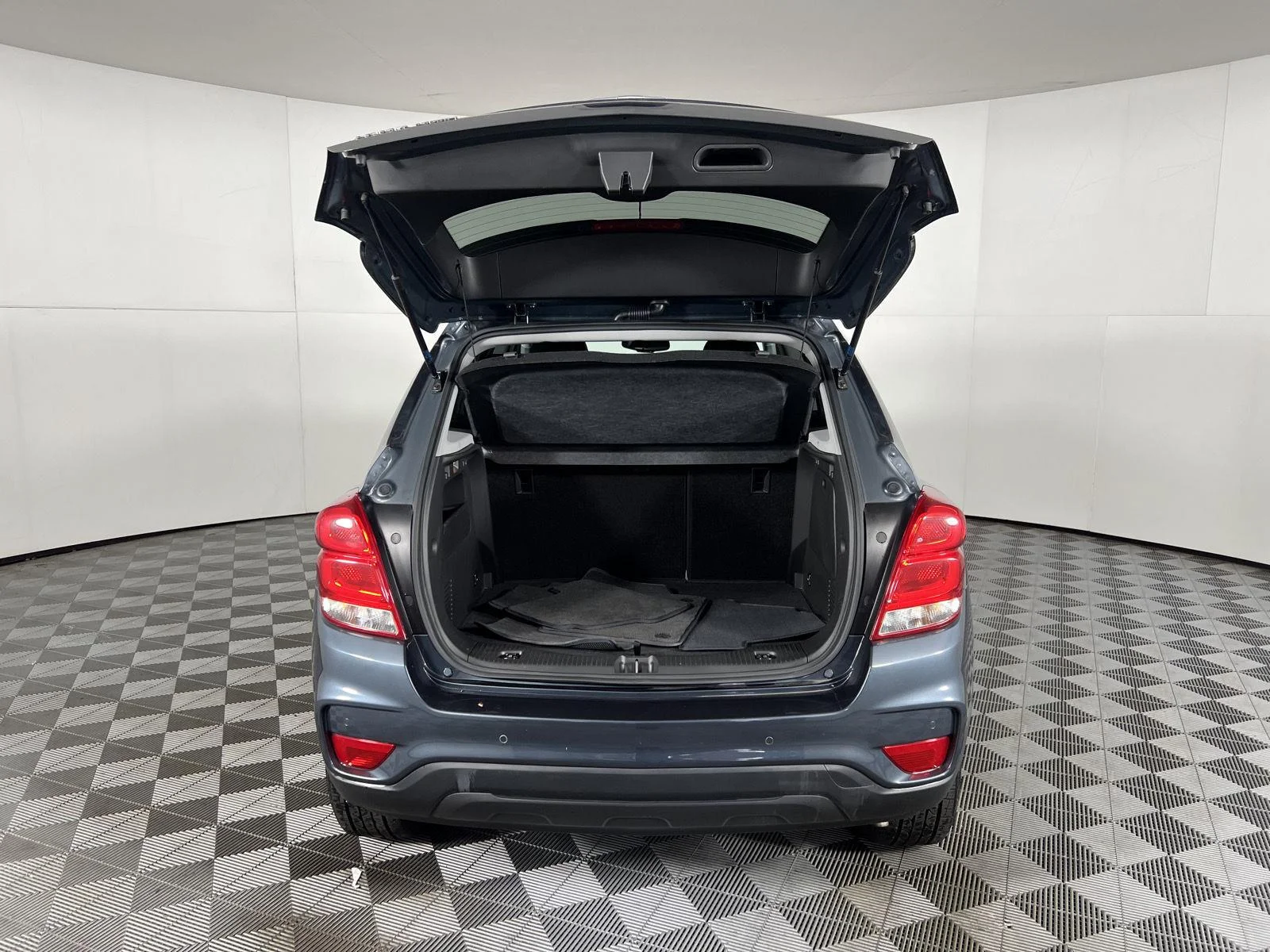 Used 2022 Shadow Gray Metallic Chevrolet LT image 22