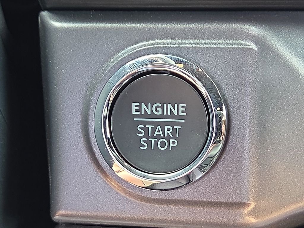 New 2026 Carbonized Gray Metallic Ford XLT image 22