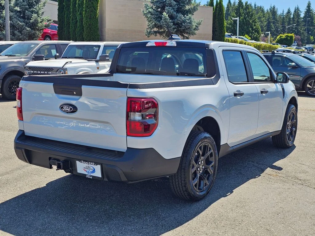 New 2025 White Ford XLT image 7