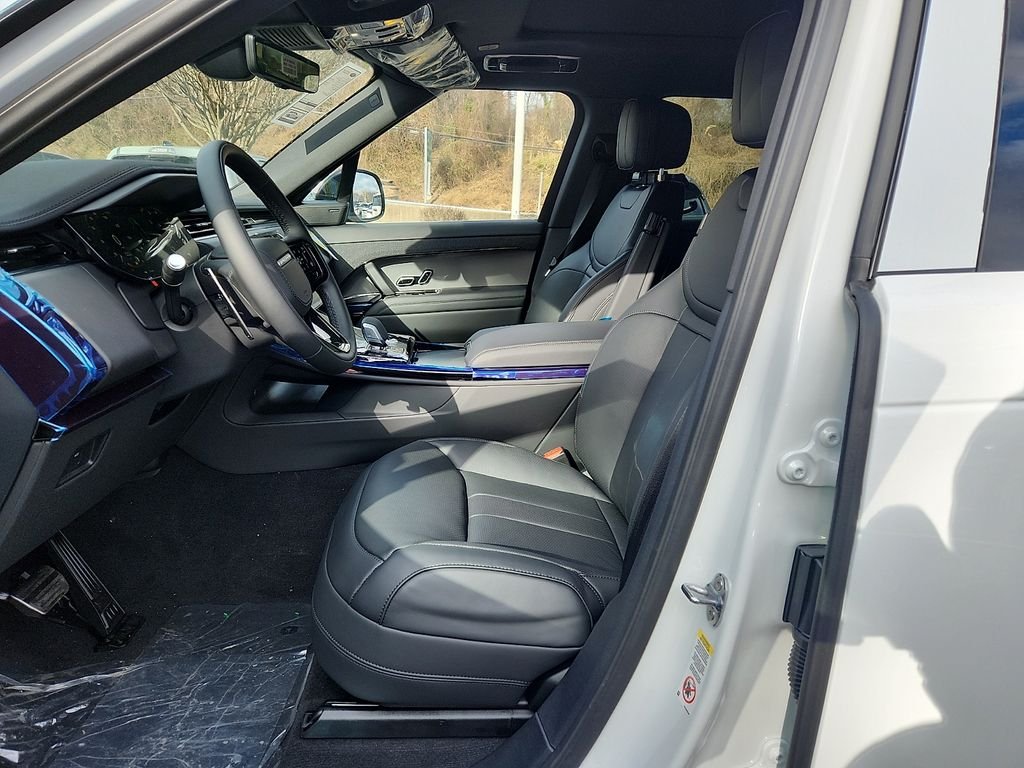 Used 2026 Fuji White Land Rover Dynamic SE image 6