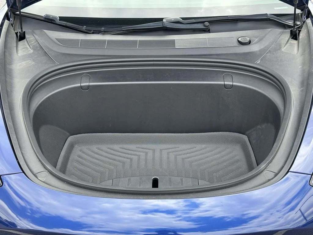 Used 2019  Tesla Standard Range Plus image 12