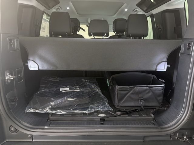 New 2026 Santorini Black Land Rover X-Dynamic SE image 28
