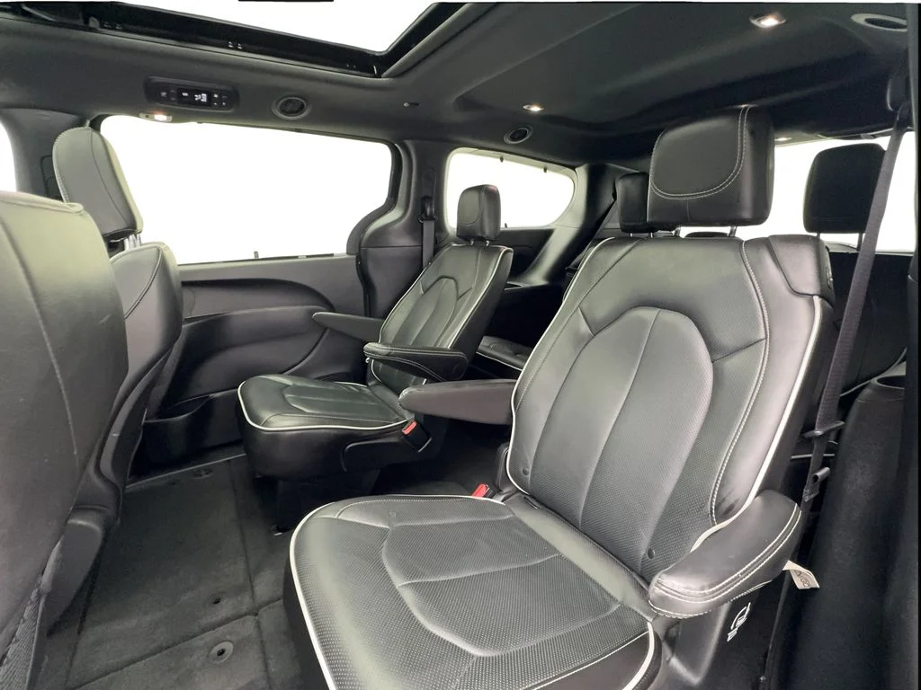 Used 2025 Black Chrysler Limited image 23