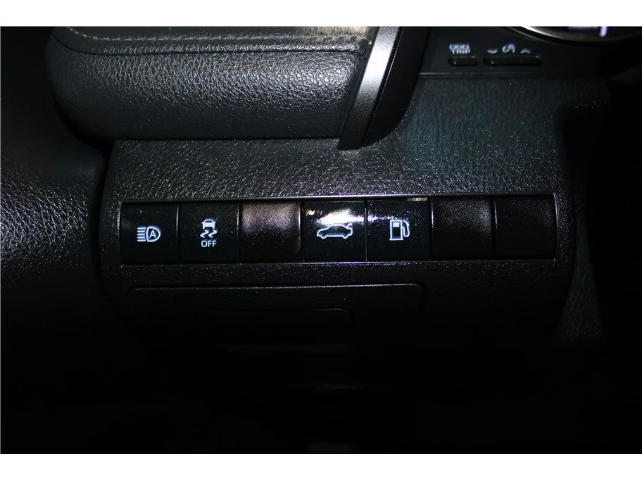 Used 2018 Black Toyota SE Sedan 4D image 29