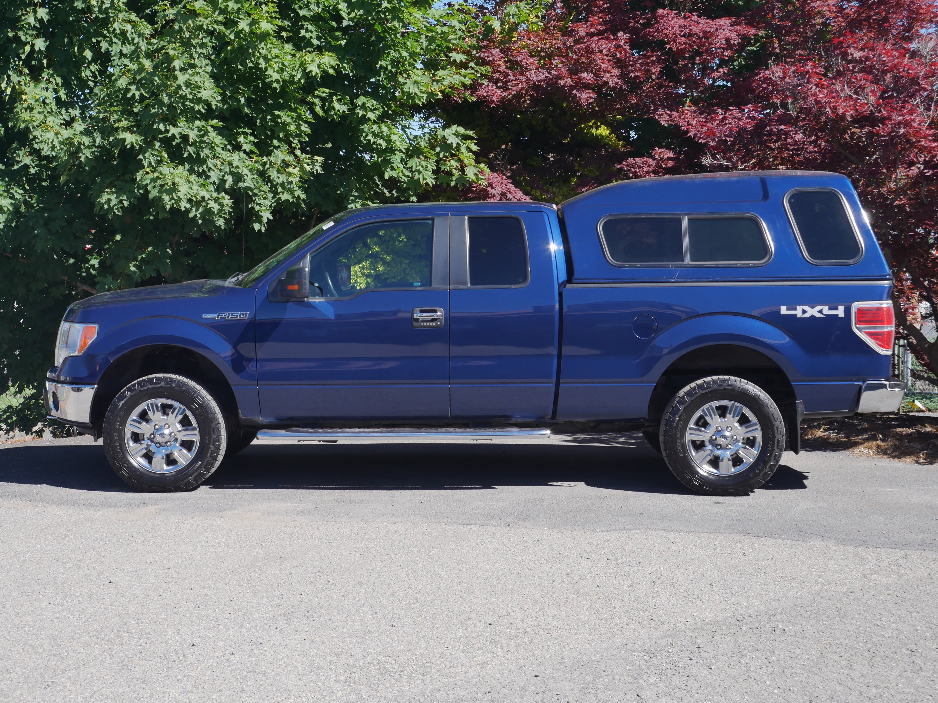 Used 2011 Dark Blue Pearl Metallic Ford XLT image 13
