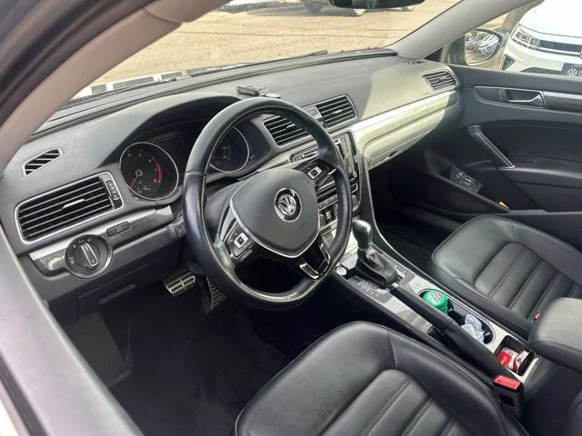 Used 2018 Black Volkswagen 2.0T SEL Premium image 12