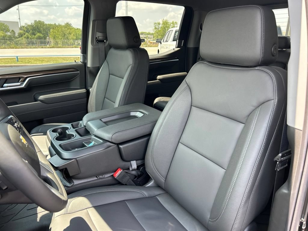 New 2026 Black Chevrolet LT image 19