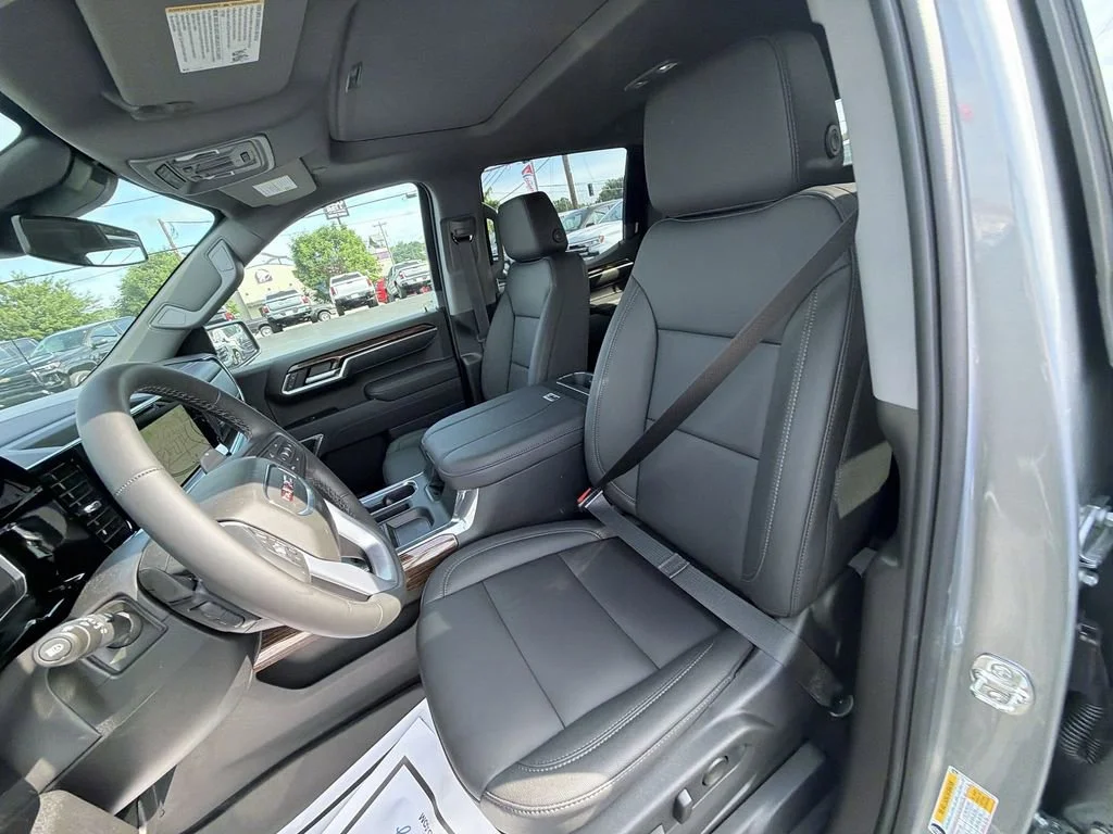 New 2026 Sterling Metallic GMC Elevation image 17