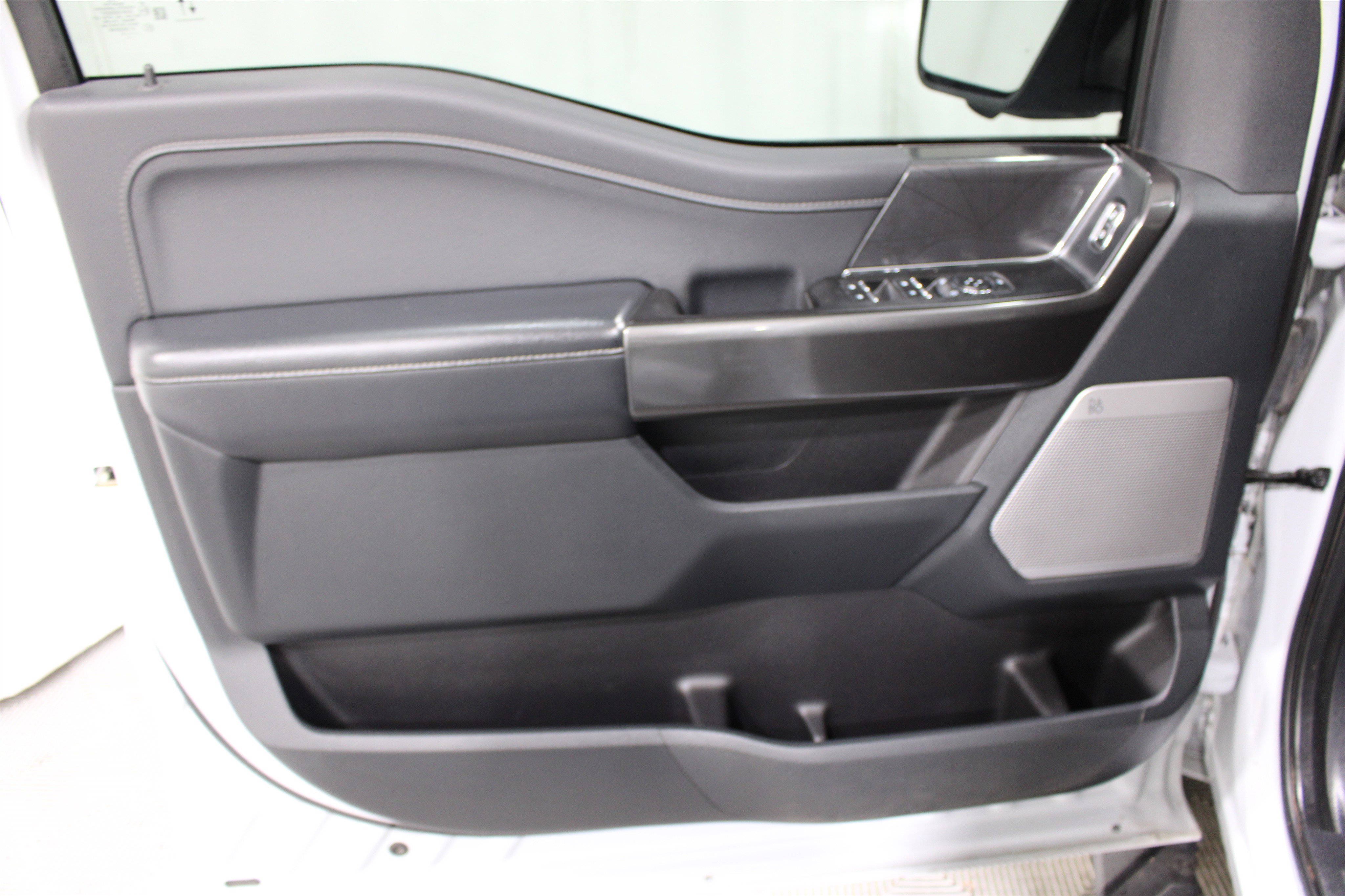 Used 2021 Space White Metallic Ford XLT image 5