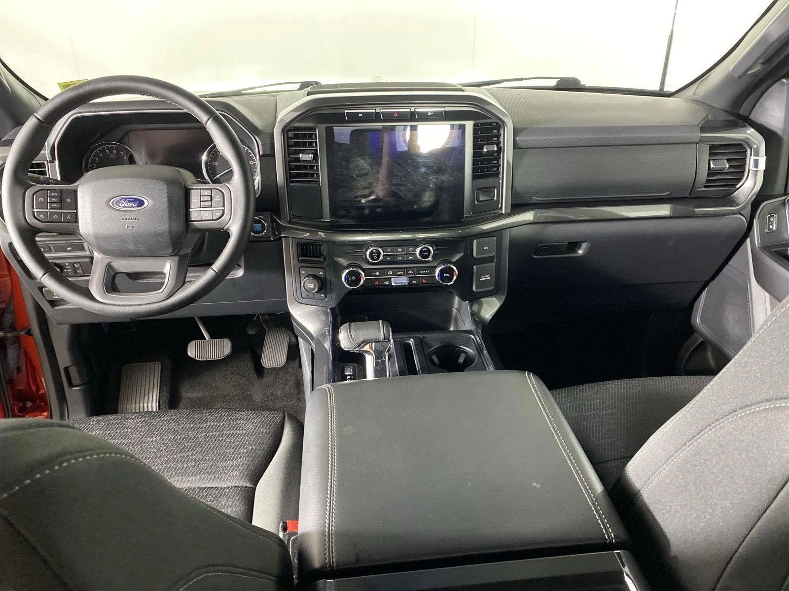 Used 2023 Hot Pepper Red Tinted Clearcoat Ford XLT image 25
