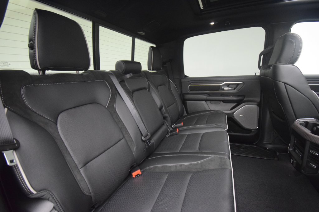 New 2027 Diamond Black Crystal Pearl-Coat Exterior Paint RAM Laramie image 22