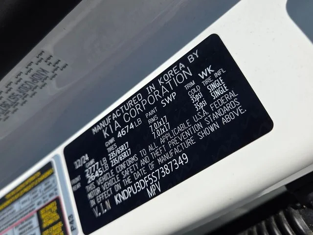 Used 2025 Snow White Pearl Kia LX image 16