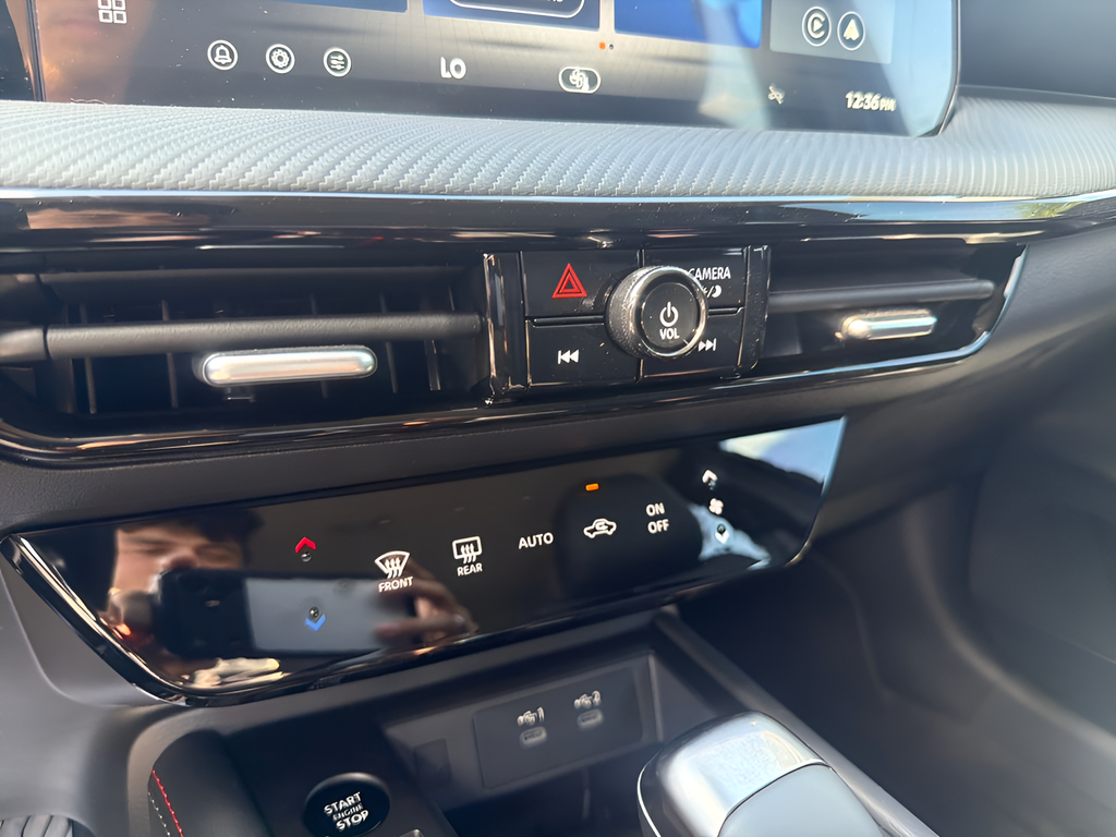 2026 Nissan KICKS SR - Photo 35