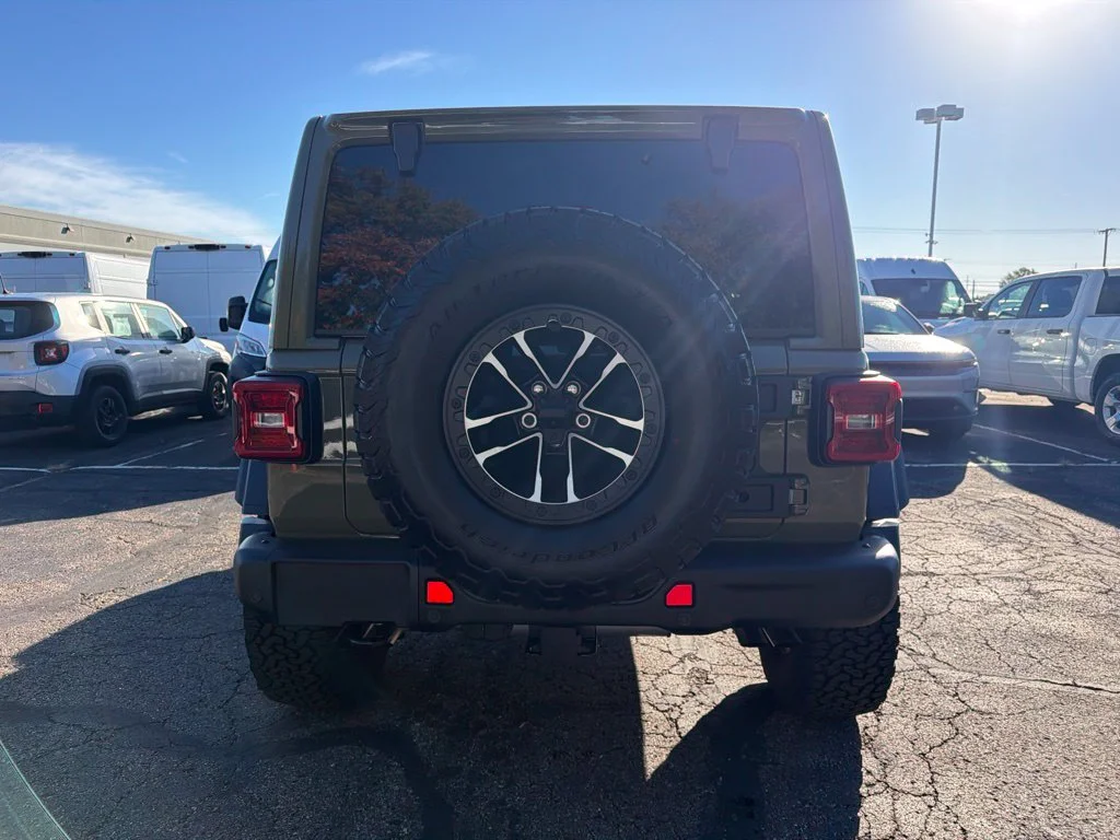 Used 2026 Green Jeep Moab 392 image 5
