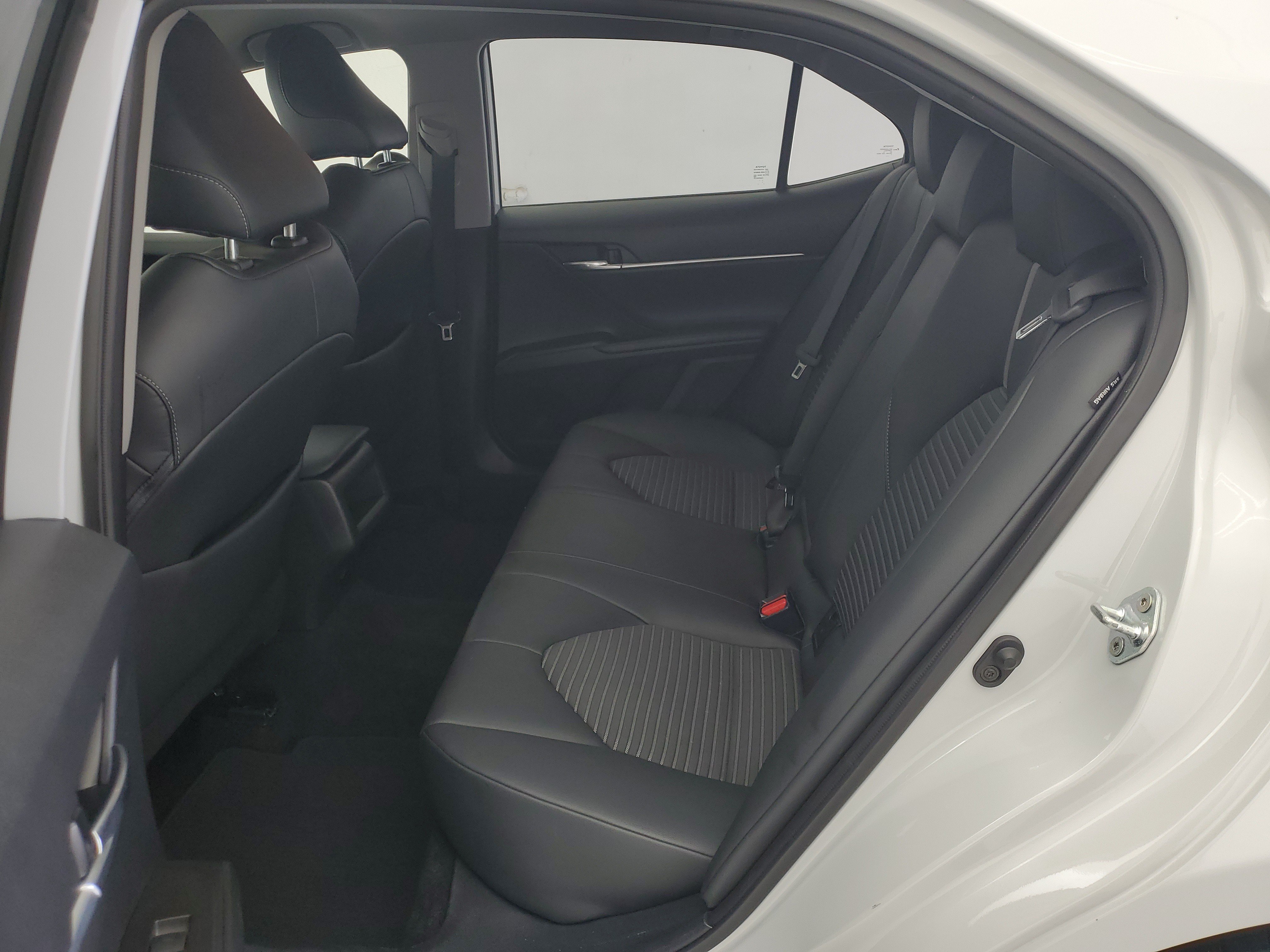 Used 2023 Ice Toyota SE image 12