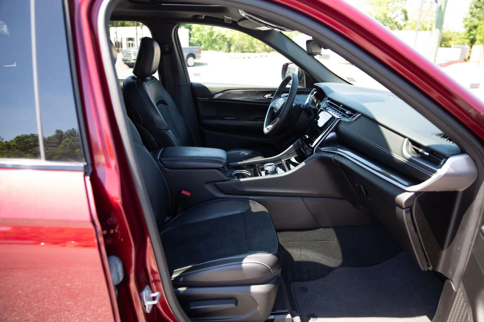 Used 2023 Velvet Red Pearlcoat Jeep Altitude image 24