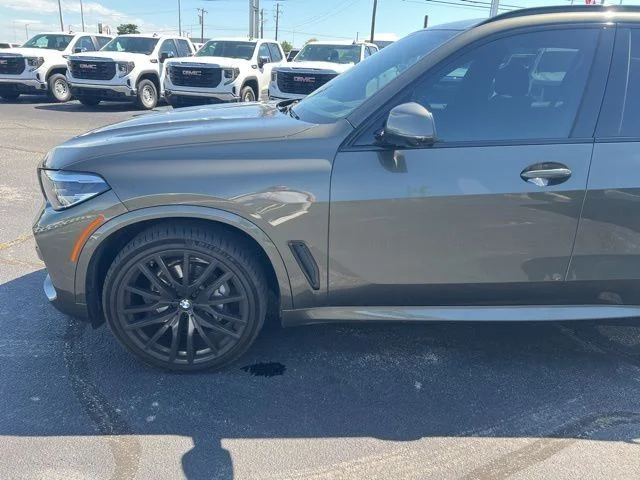 Used 2023 Green BMW xDrive40i image 10