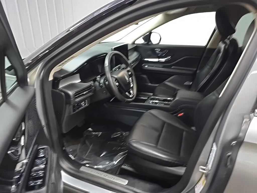 Used 2023 Silver Lincoln Standard image 34