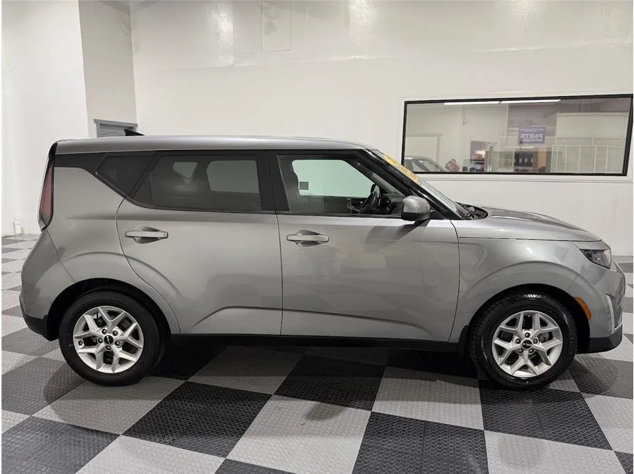 Used 2023 Steel Gray Kia LX image 4