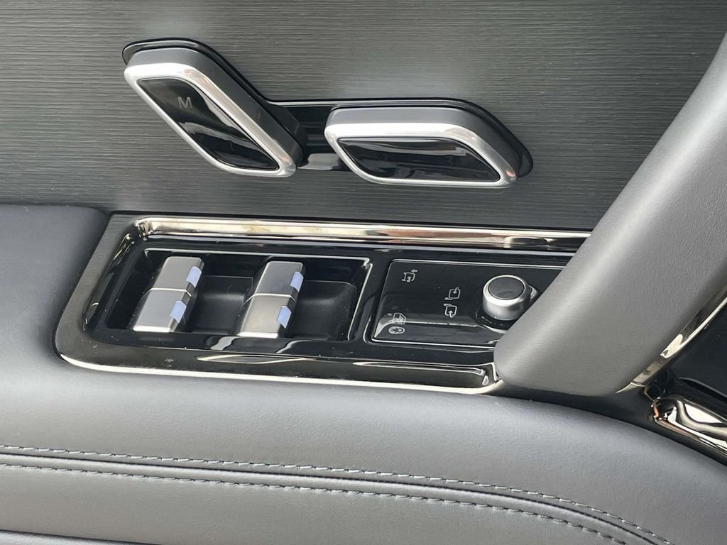New 2026 Fuji White Land Rover Dynamic SE image 34