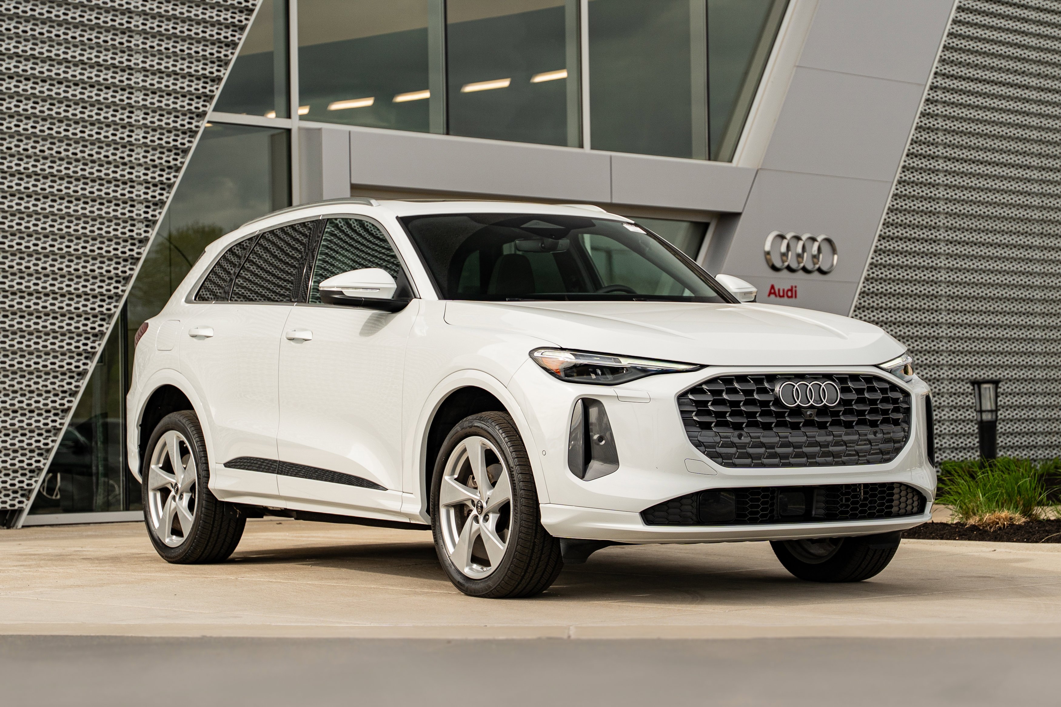 2025 Audi Q5 40 Premium Plus's photo
