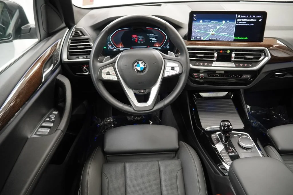 Used 2024 Gray BMW xDrive30i image 14