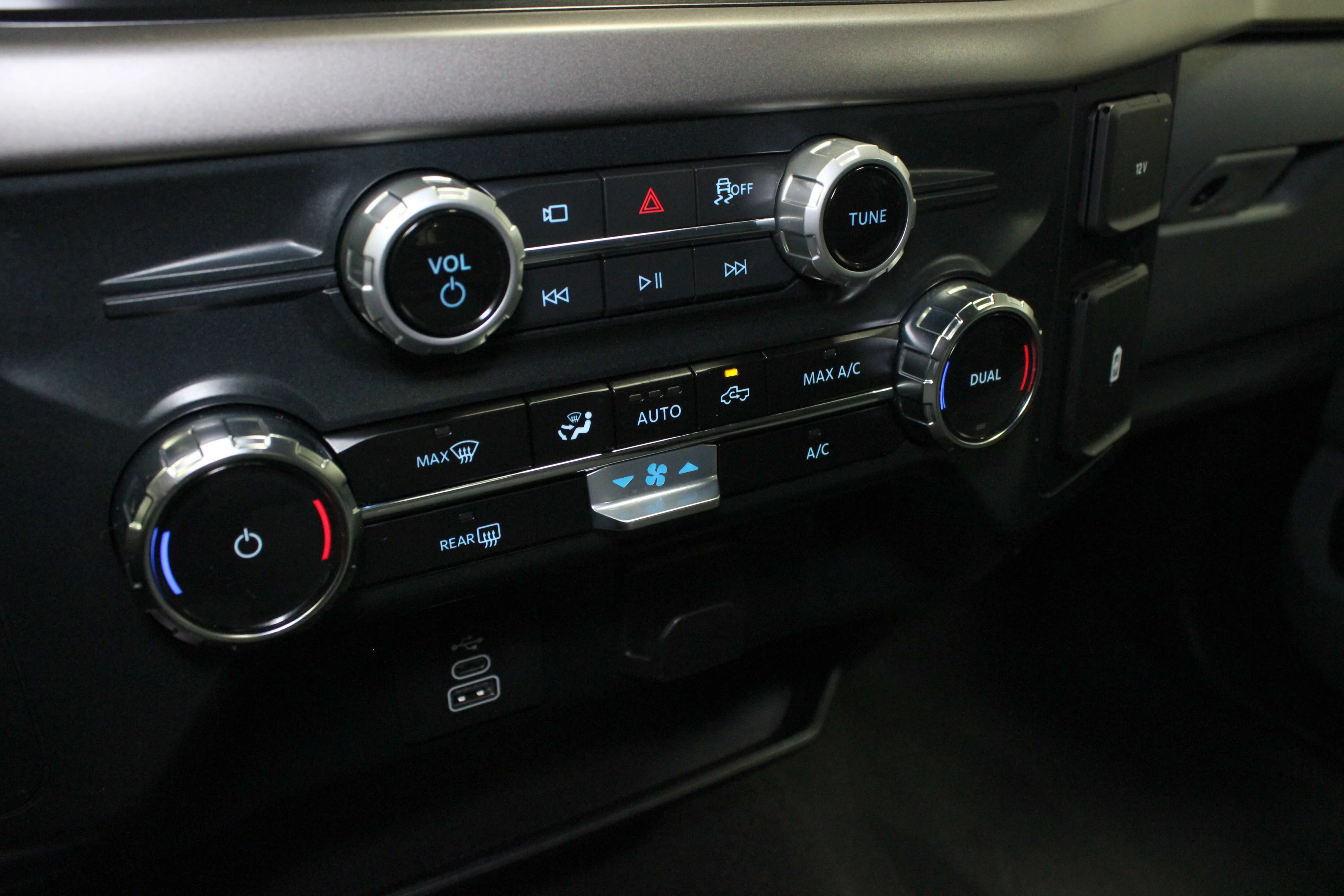 Used 2025 Oxford White Ford XLT image 26