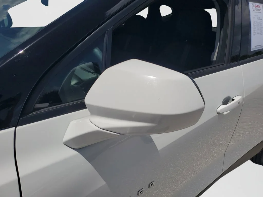 Used 2024 Summit White Chevrolet 2LT image 27