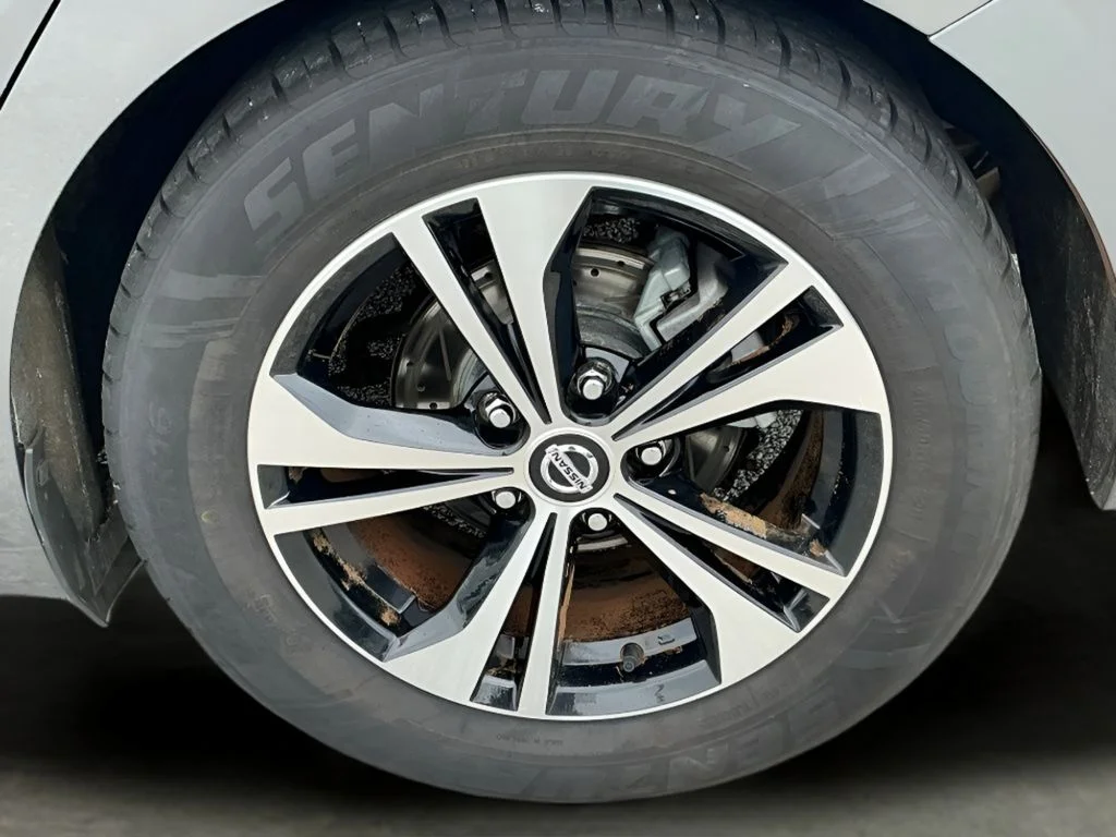 Used 2022 Gray Nissan SV image 15
