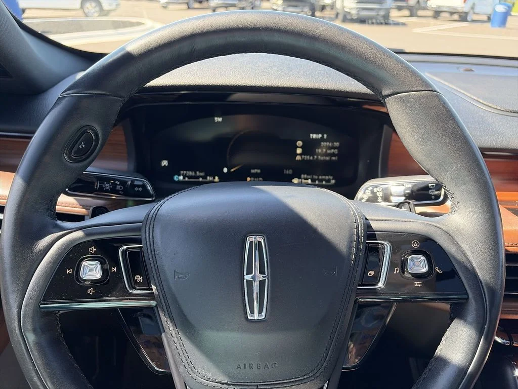 Used 2020 Black Lincoln Reserve image 14