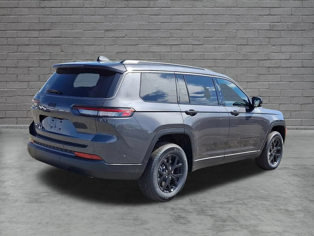 New 2026 Baltic Gray Metallic Clearcoat Jeep Laredo Altitude image 8