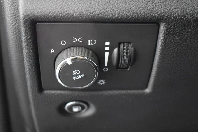 Used 2015 Black Jeep Altitude image 25